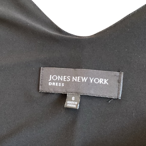 Jones New York V Neck Surplice Simple Black Short Sleeve Dress, Size 6 - Picture 3 of 9